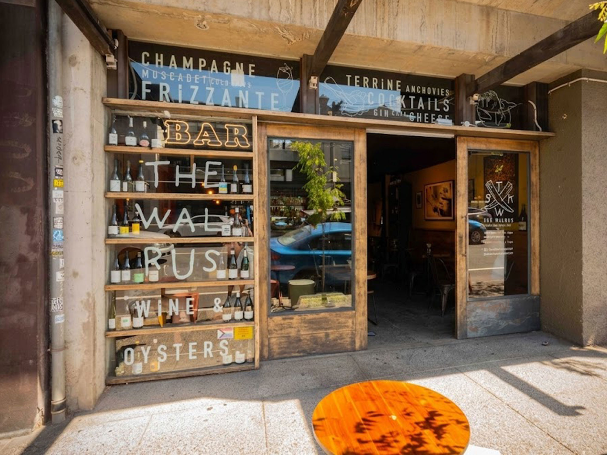 Walrus in St Kilda brings fresh oysters